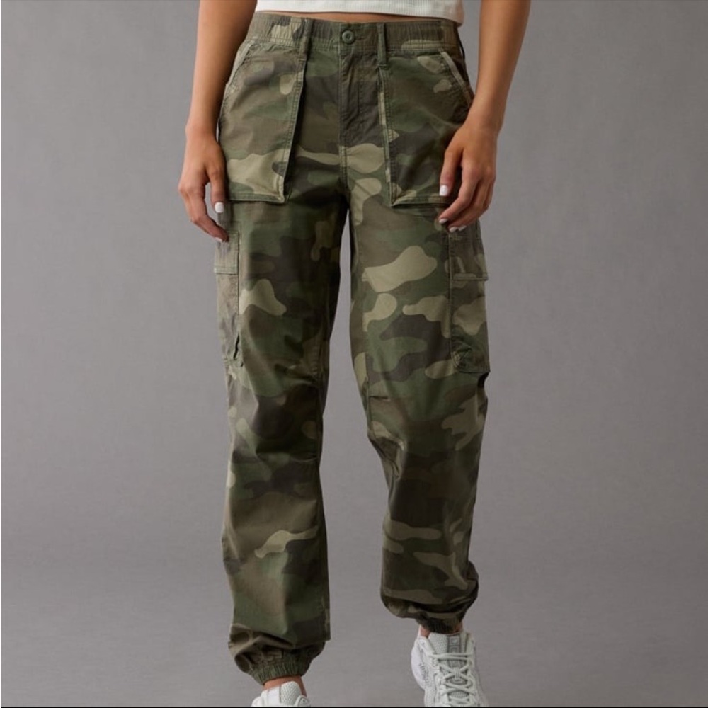 American Eagle Stretch High-Waisted Baggy Cargo Jogger Size 6